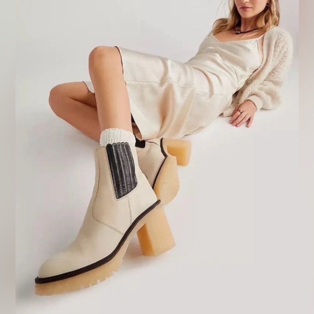 Free People James Chelsea Boots Sz 38EU / 8US in White Bone Leather $188 - Picture 1 of 15